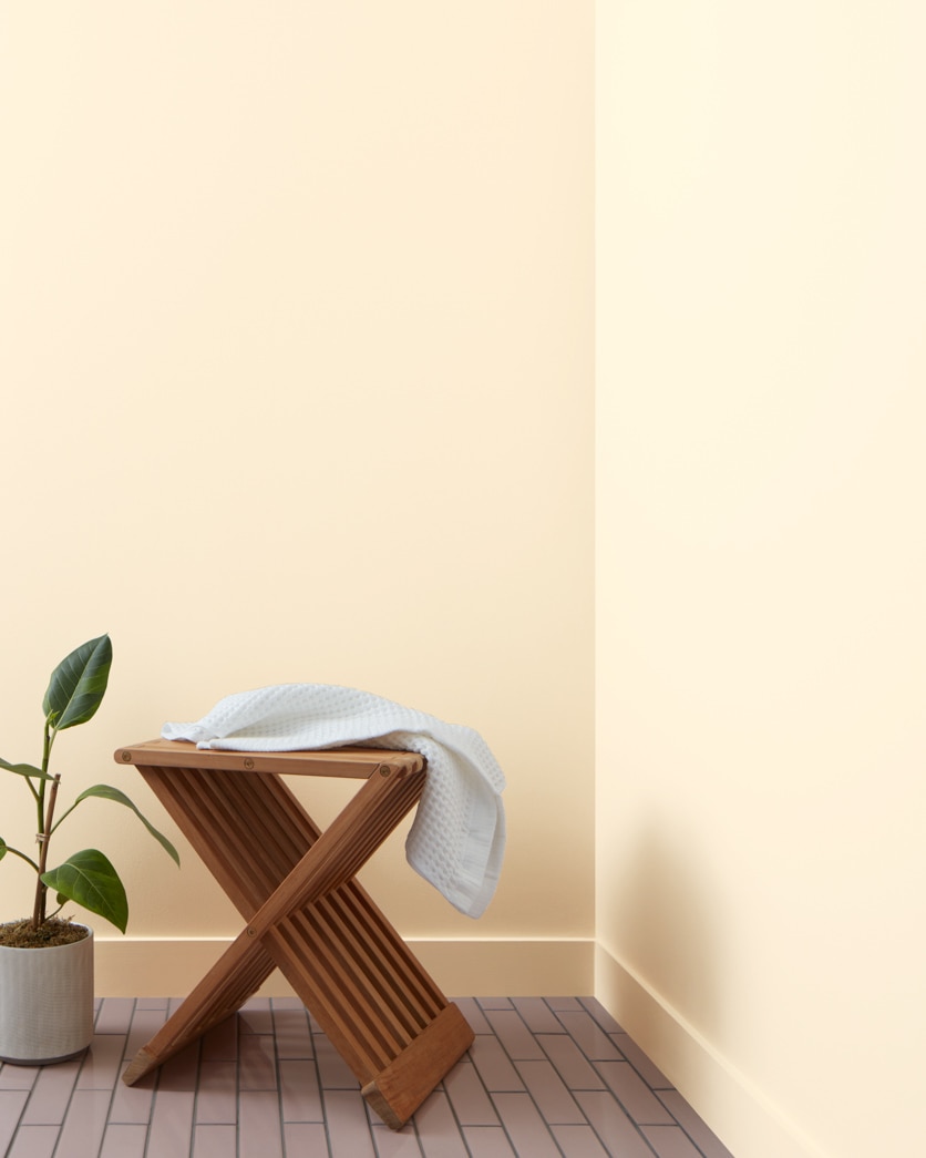 Painted wall in Antique Yellow OC-103