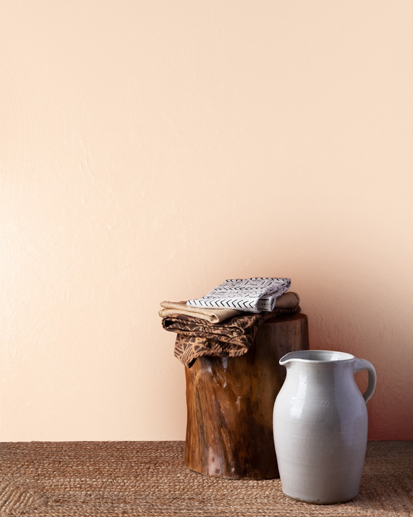 Painted wall in Apricot Tint 086