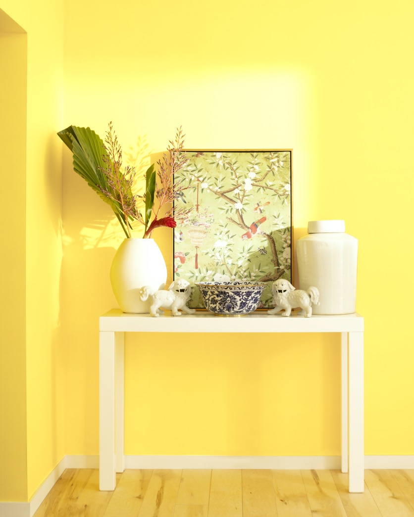 Painted wall in Banana Yellow 2022-40