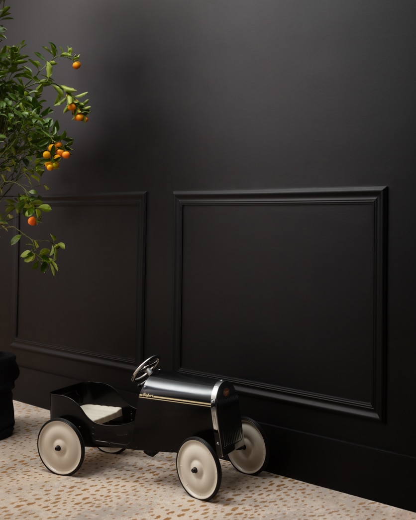 Painted wall in Black HC-190