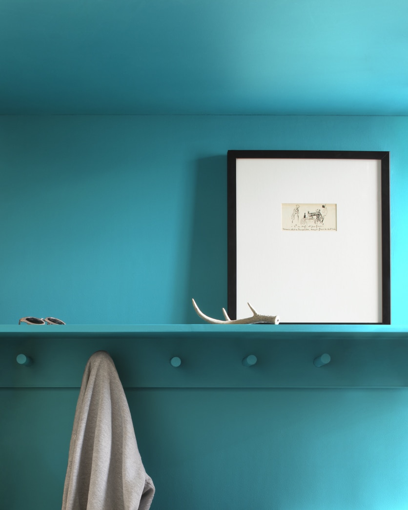 Painted wall in Blue Lagoon 2054-40