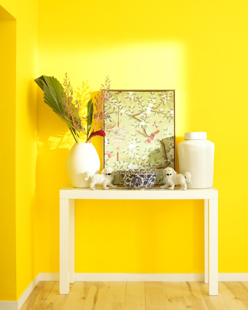 Painted wall in Bright Yellow 2022-30