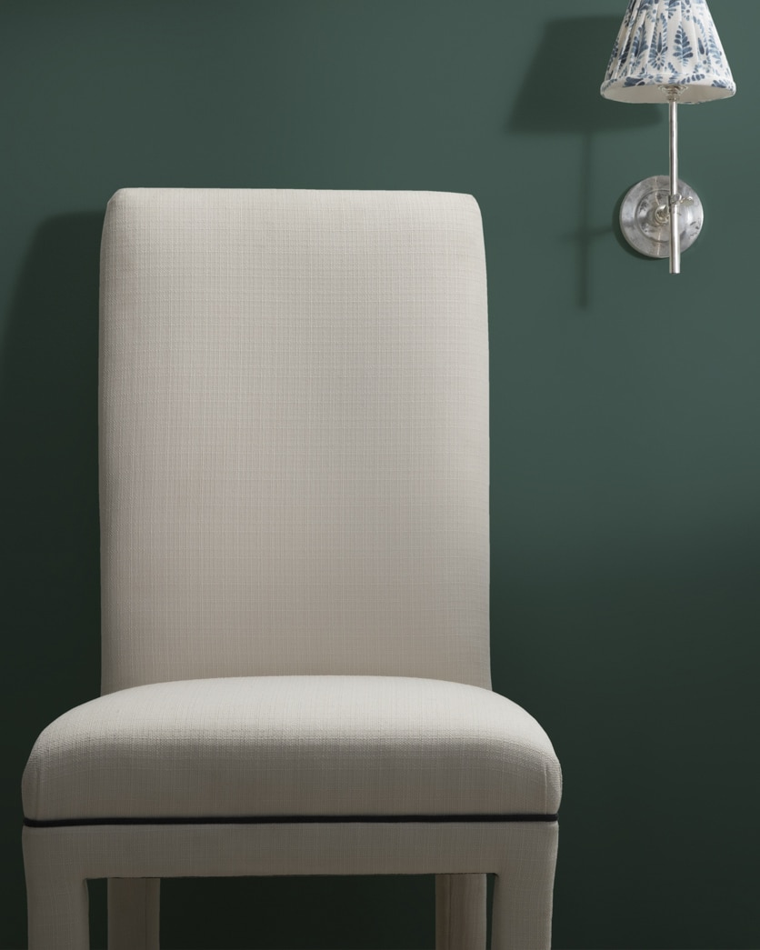 Painted wall in Crisp Romaine 686