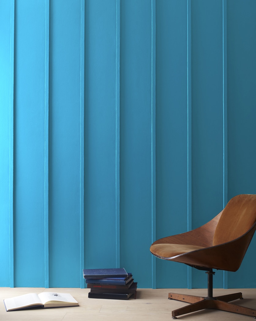 Painted wall in Electric Blue 2061-40