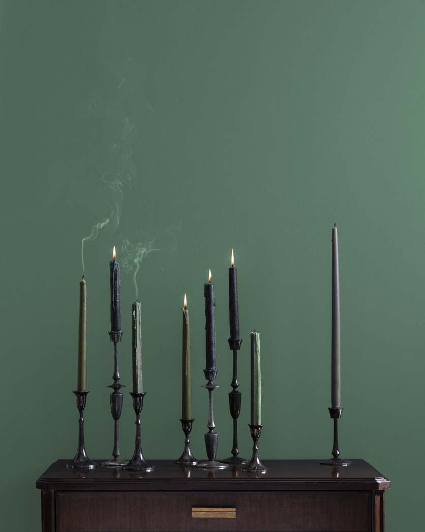 Painted wall in Gothic Green 637