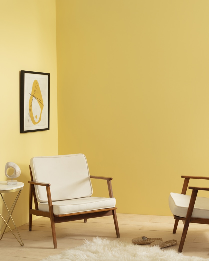 Painted wall in Hawthorne Yellow HC-4