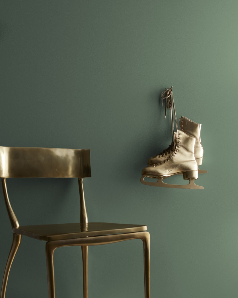 Painted wall in Holiday Wreath 447