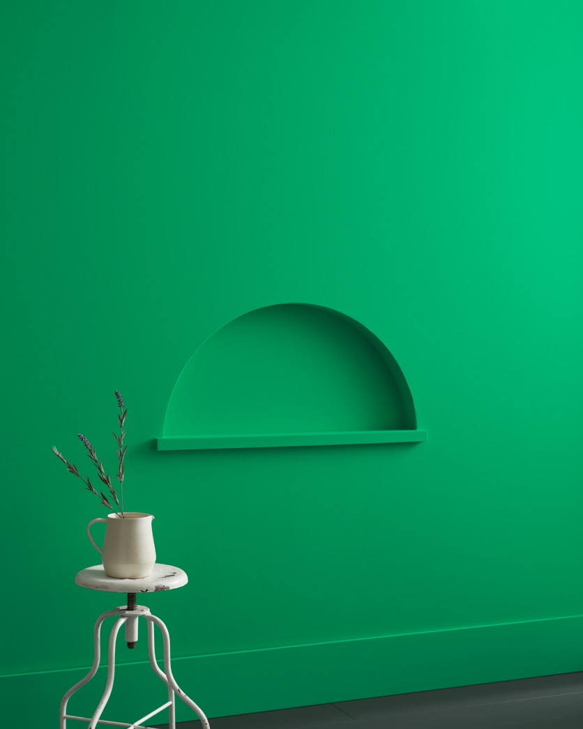 Painted wall in Kelly Green 2037-30