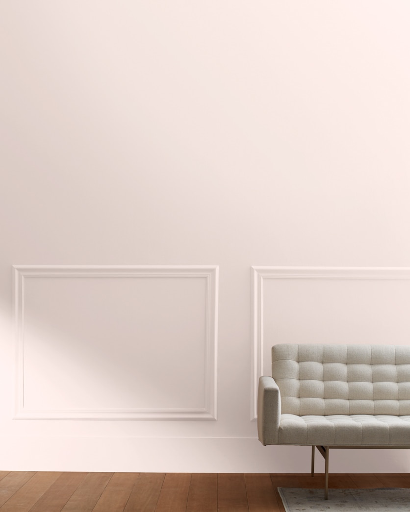 Painted wall in Mauve Hint 878