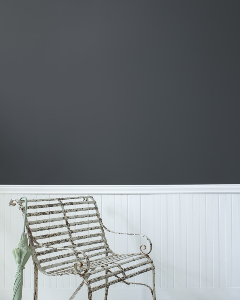 Painted wall in Midnight Blue 1638