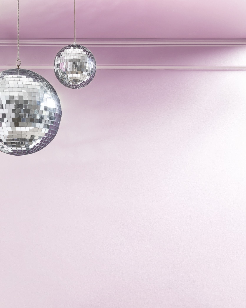 Painted wall in Purple Cream 2073-70