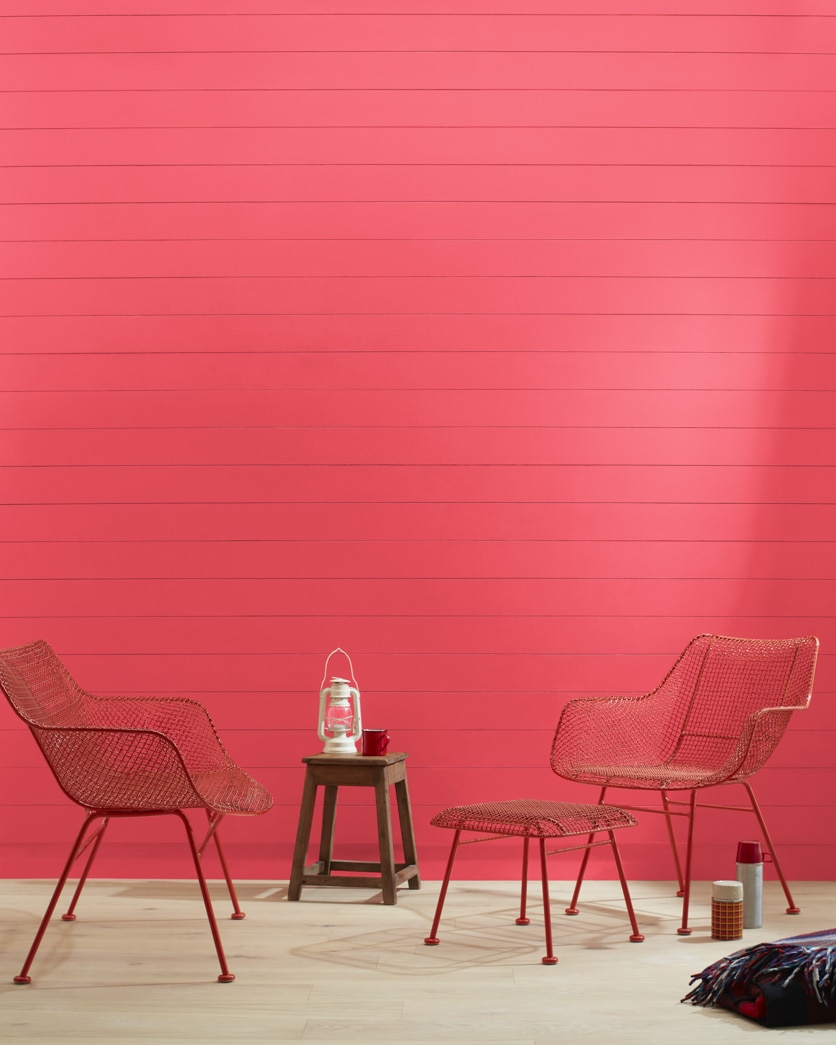 Painted wall in Red Tulip 2000-30