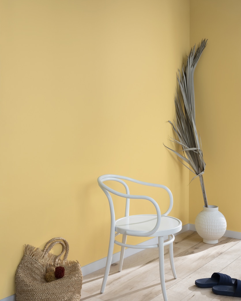 Painted wall in Westminster Gold 200
