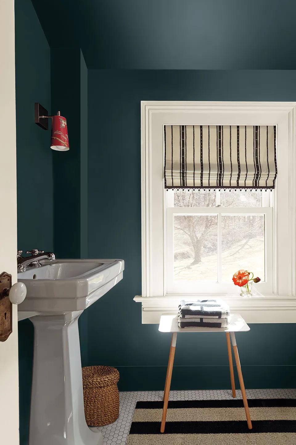 Painted wall in Narragansett Green HC-157